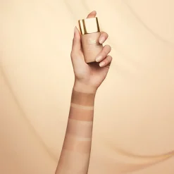 Estée Lauder Fondation><noscript><img width=